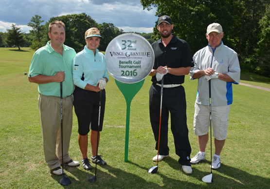 Team photo of the Vanco Outdoor Equipment Team in the afternoon round.